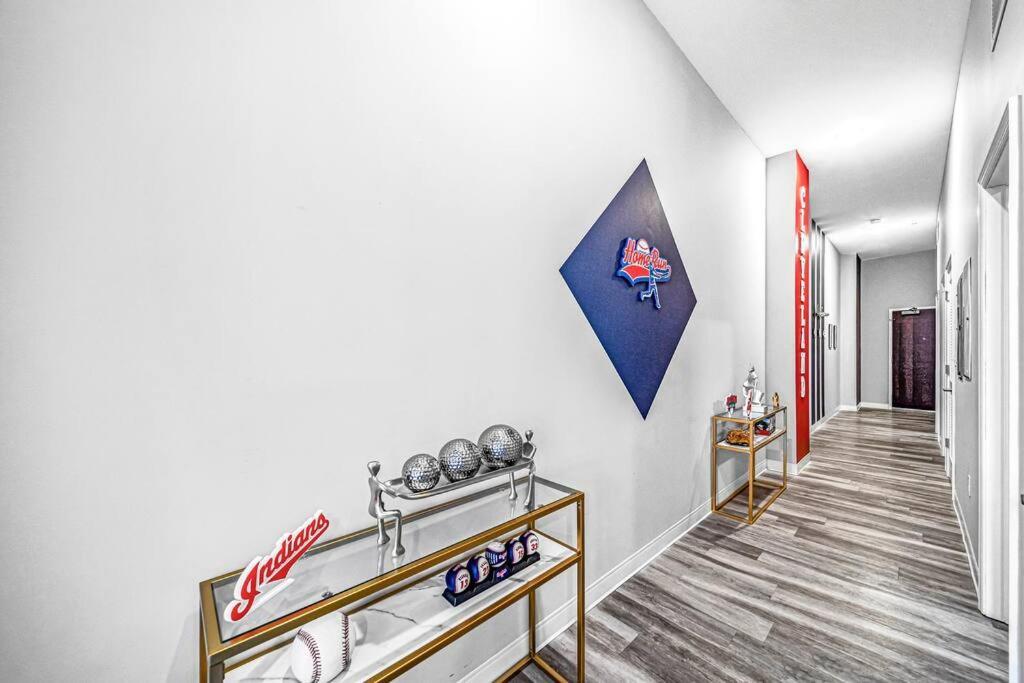 2Br Unit In The Heart Of Dt With View Of Playhouse Square, Pool & Gym Access- 305 Apartamento Cleveland Exterior foto