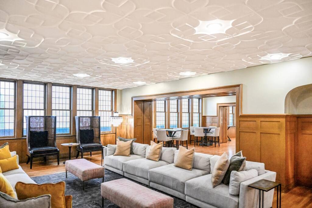 2Br Unit In The Heart Of Dt With View Of Playhouse Square, Pool & Gym Access- 305 Apartamento Cleveland Exterior foto