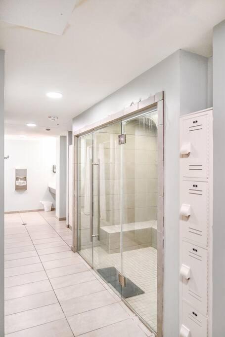 2Br Unit In The Heart Of Dt With View Of Playhouse Square, Pool & Gym Access- 305 Apartamento Cleveland Exterior foto
