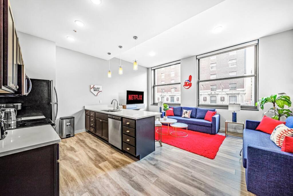 2Br Unit In The Heart Of Dt With View Of Playhouse Square, Pool & Gym Access- 305 Apartamento Cleveland Exterior foto